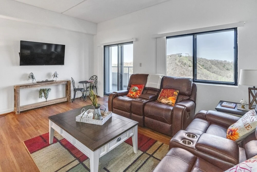Handsome Condo, View in Sugar Mountain, Heated Pool & Jacuzzi by Redawning