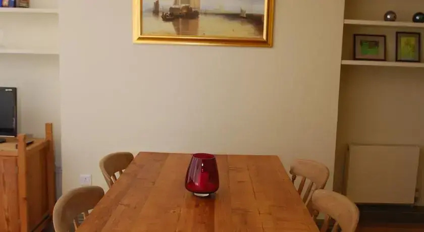 The London Agent - Hurlingham Mansion Flat SW6