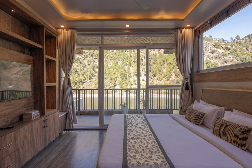 Alaya Stays Lakefront Escape 2BHK Suite