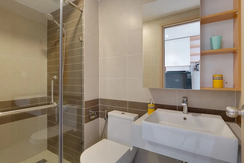 Hikari Rivergate Apartments - Free Pool, Free Internet SIM for 3 nights, Free Pick Up for 5 nights