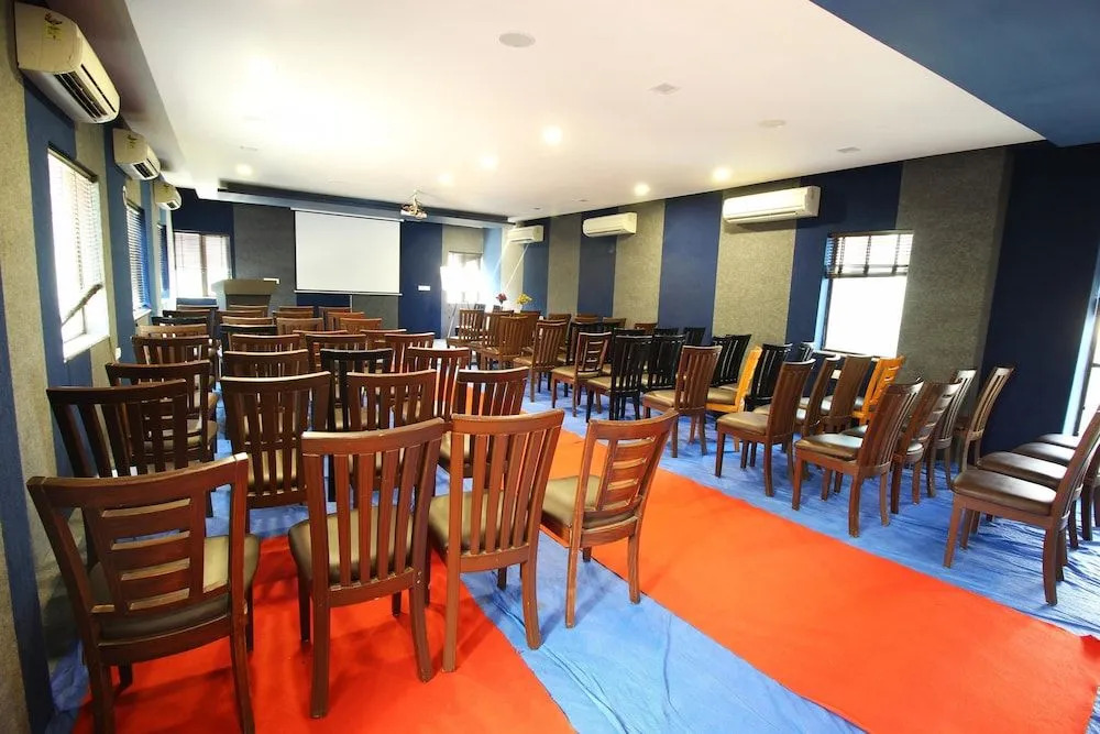 OYO 1968 Hotel Krishna Park Resort