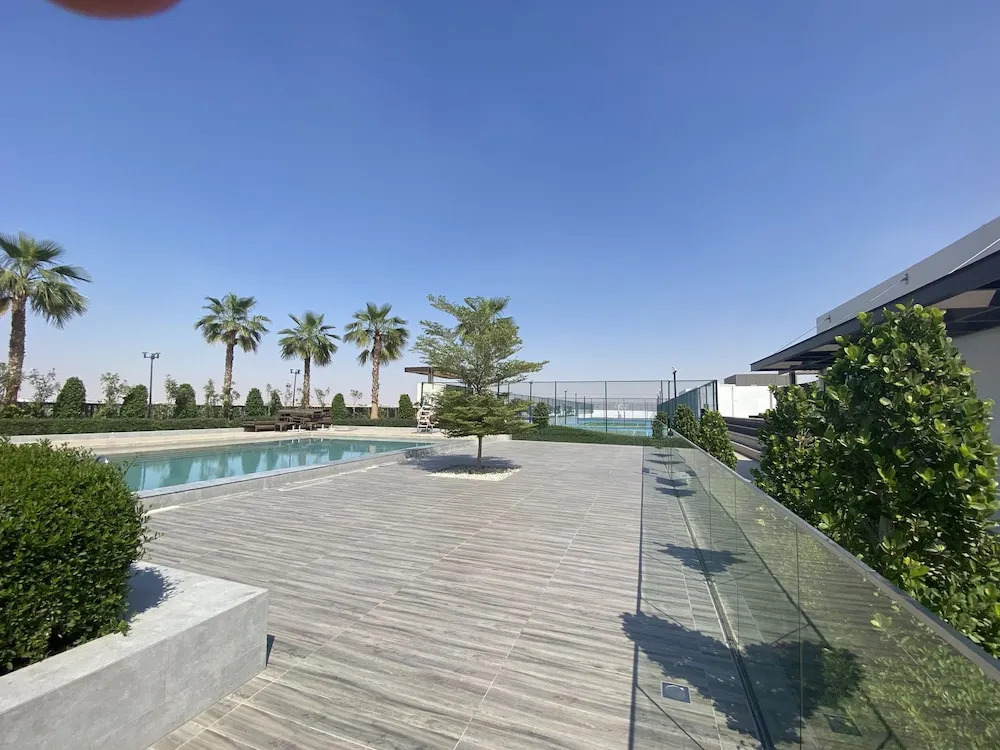 Spacious Luxury Villa With Pool and gym in Dubai