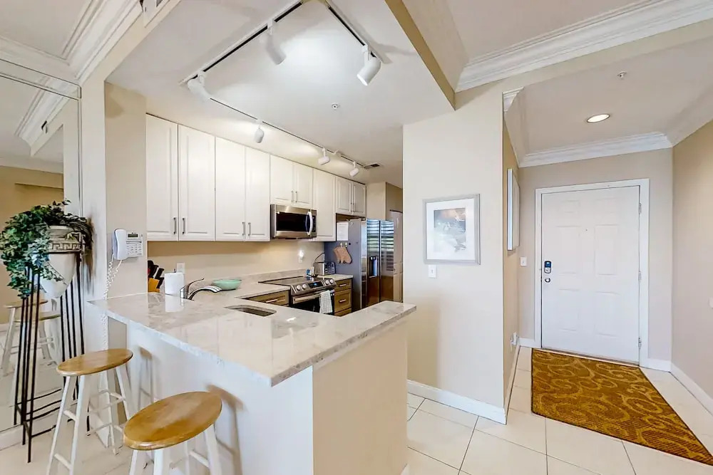 Oceanfront, 2nd-floor Condo With Balcony, Hdtvs, Wifi, AC & Shared Pool