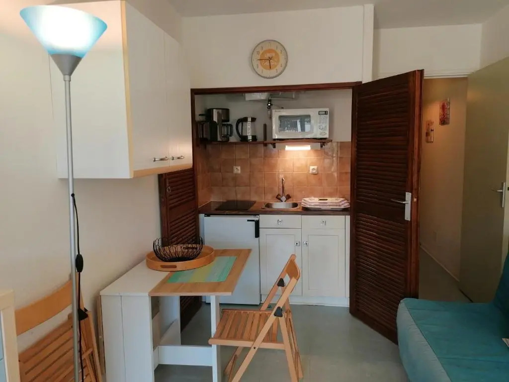 agréable studio avec terrasse à150m de la plage