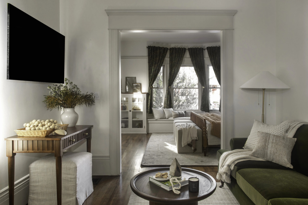 A White Jasmine Inn