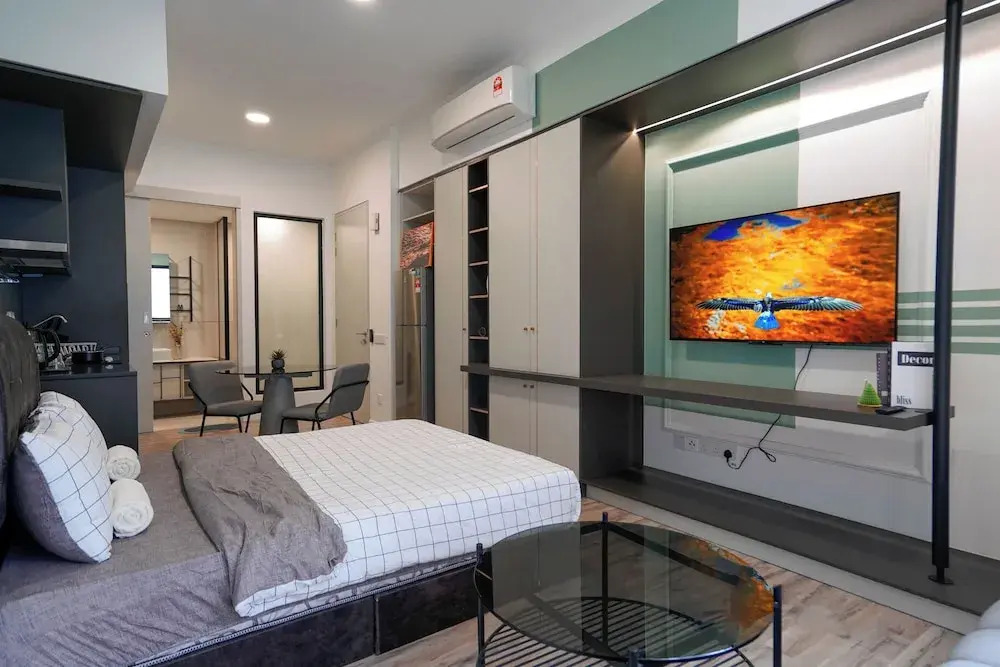 Millerz Square Suite By Ango