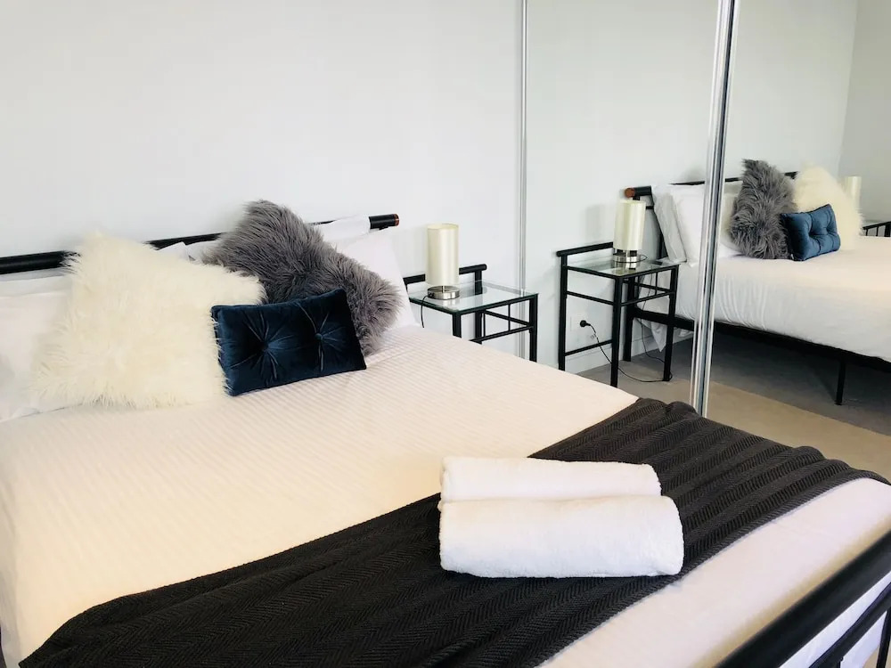 Level 8 Marvelous Apartment with pool access