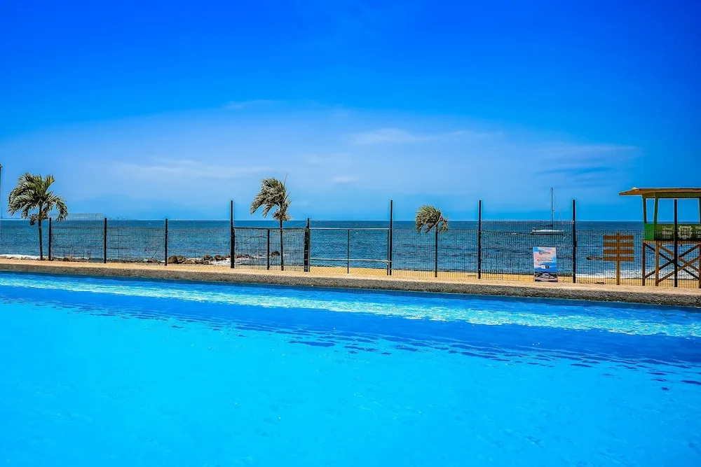 Oceanfront Gem With Bay View Terrace & Direct Sea Access