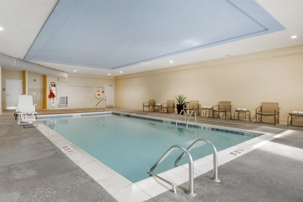 B/W Plus Elizabethtown Inn & Suites