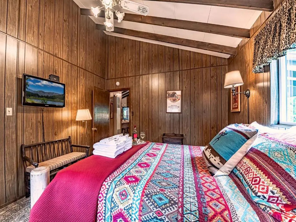 Innjoy, 2 Bedrooms, Pet Friendly, WiFi, Wood Fireplace, Sleeps 4