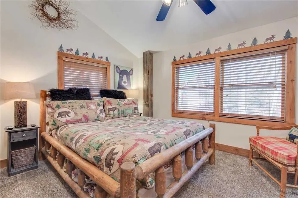 Blessed Beyond Measure, 2 Bedrooms, Hot Tub, WiFi, Pool Table, Sleeps 7