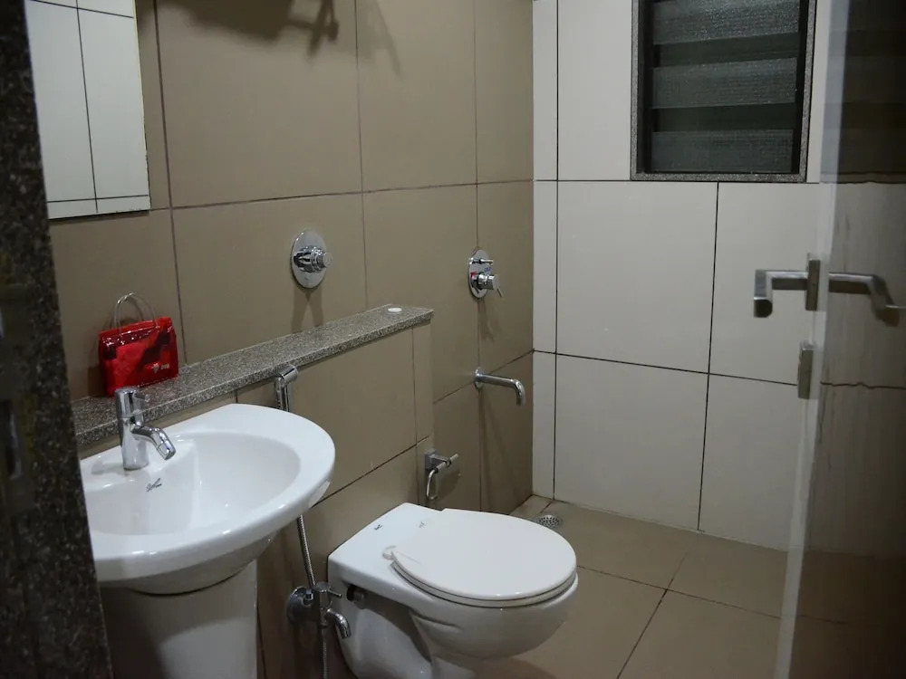 OYO 4017 Hotel Grand Ashwin 1