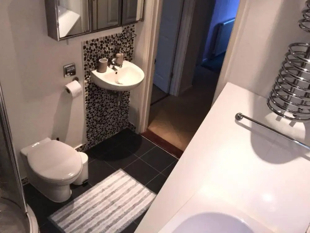 Lovely 3 Bedroom Holiday Home With Free Parking