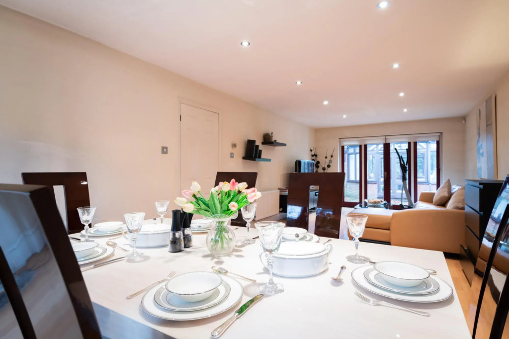 Charming Wimbledon Park Home close to Putney Heath