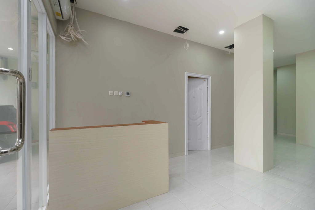 RedDoorz Syariah near Summarecon Mall Serpong 2