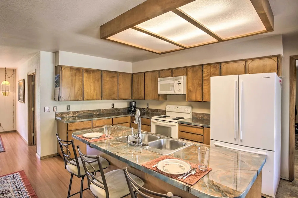 Sunny Home w/ Patio < 10 Mi to Lake Coeur D'alene