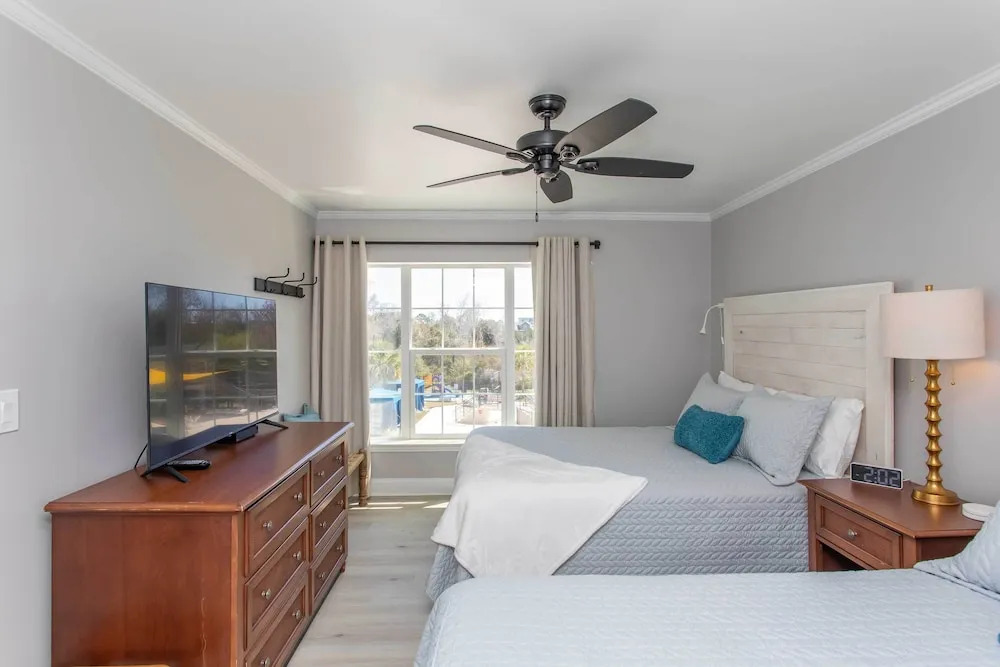 Summerhouse Villas Condo: Private Resort Beach