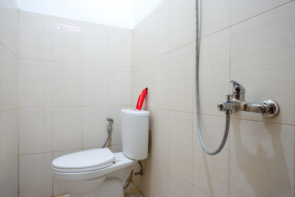 RedDoorz near Living Plaza Purwokerto