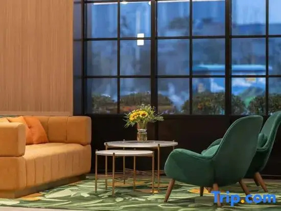 Orange Hotel (Pingdingshan Lingyun Road Bailuzhou)