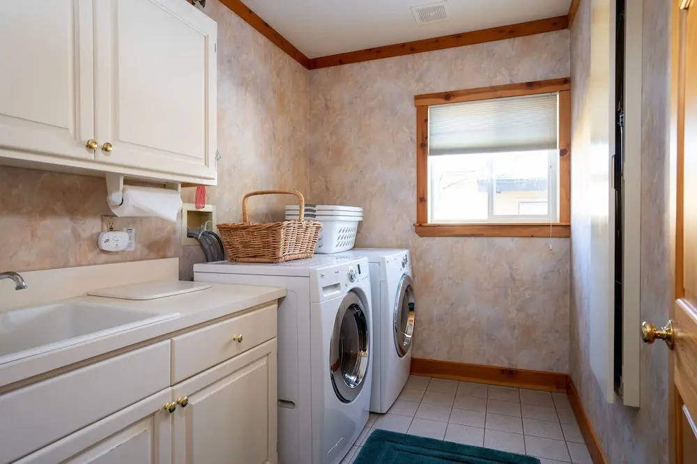 Skidder Trail Family Lodge 4 Bedroom Home by RedAwning