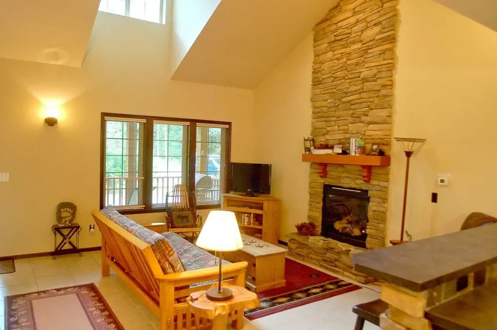 Glacier Springs Cabin 89 Cedar and Log Cabin Close to Skiing and Hiking