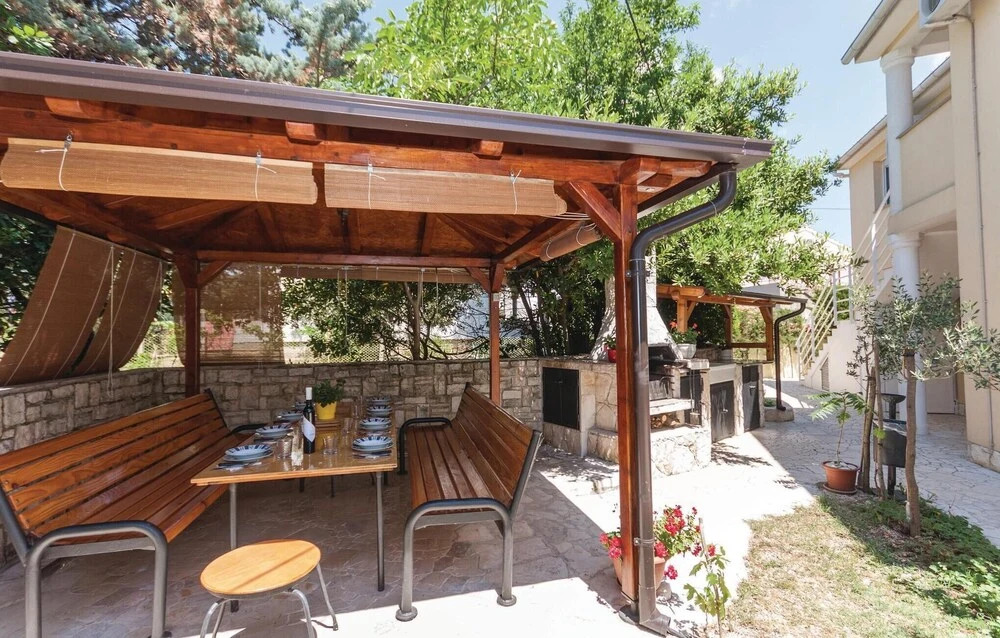 Stunning Home in Liznjan With Wifi and 3 Bedrooms