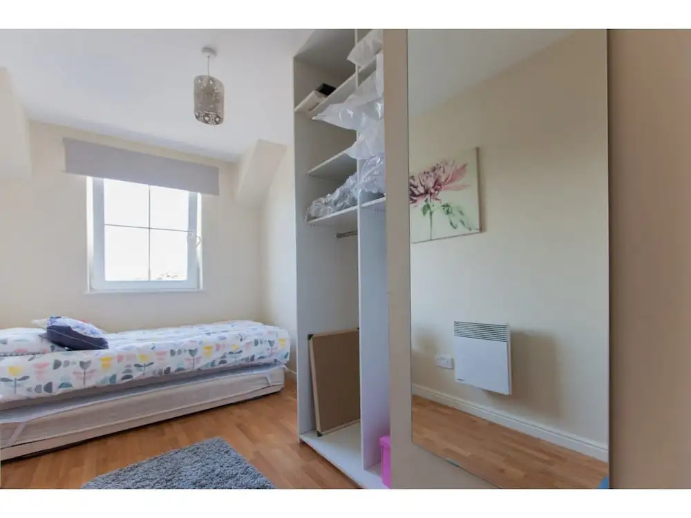 Park & Play! Superb Flat W/parking Near Shore