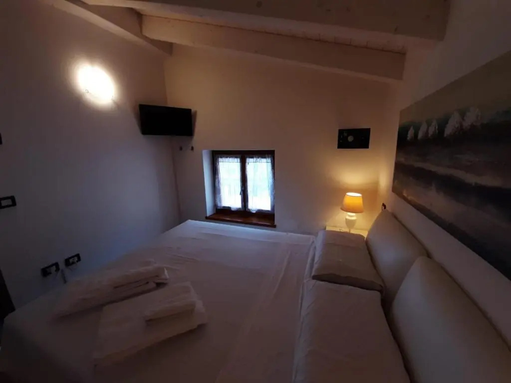 Appartamento DELUXE 1 con vasca idromassaggio vista Lago di Garda, riscaldata, privata e utilizzabile tutto l'anno