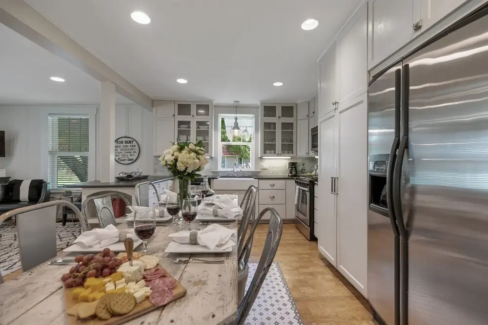 Gorgeous Home 2 Blks to Main St With Pool and Spa!