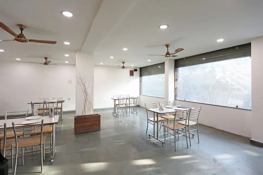 Fabhotel Ashirwad Regency