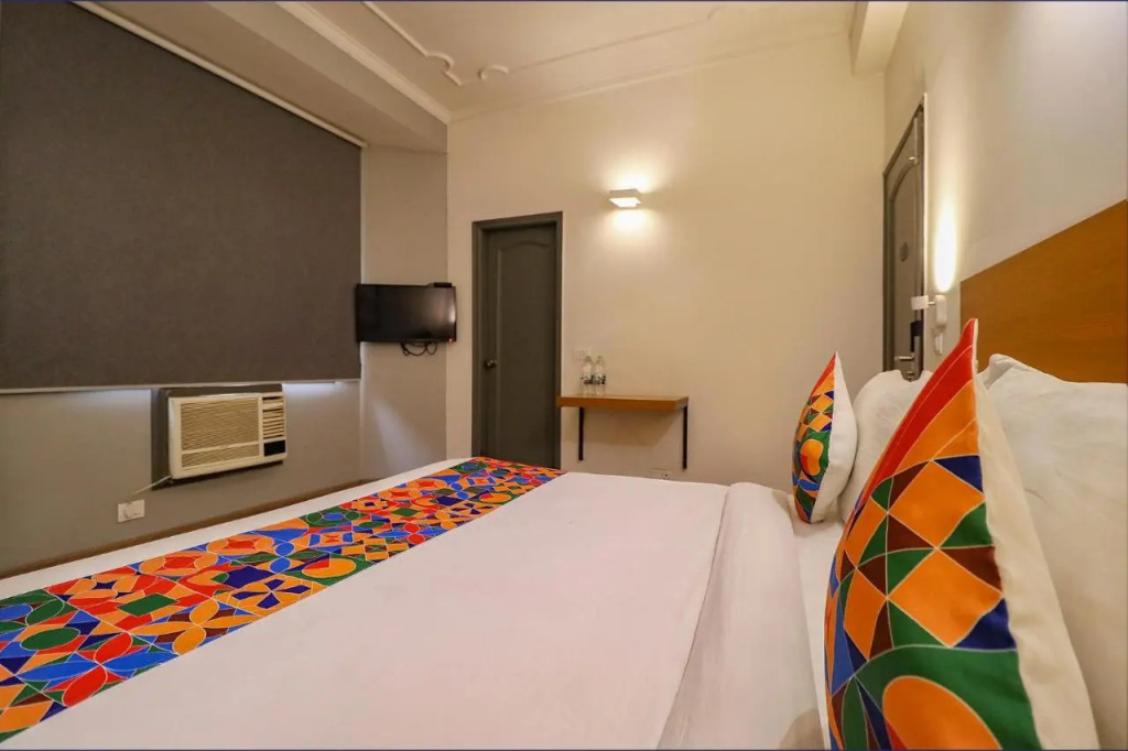 FabHotel Lord Inn