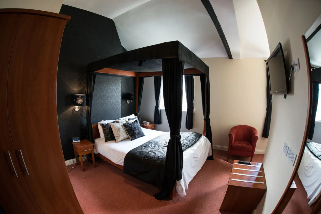 Thomas James Hotel