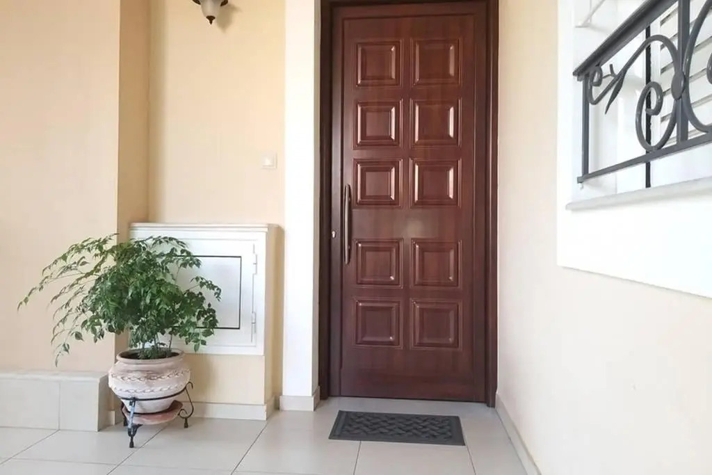 New, modern, bright and independent apartment 83 m2, with garden, 5min to the beach and the city center