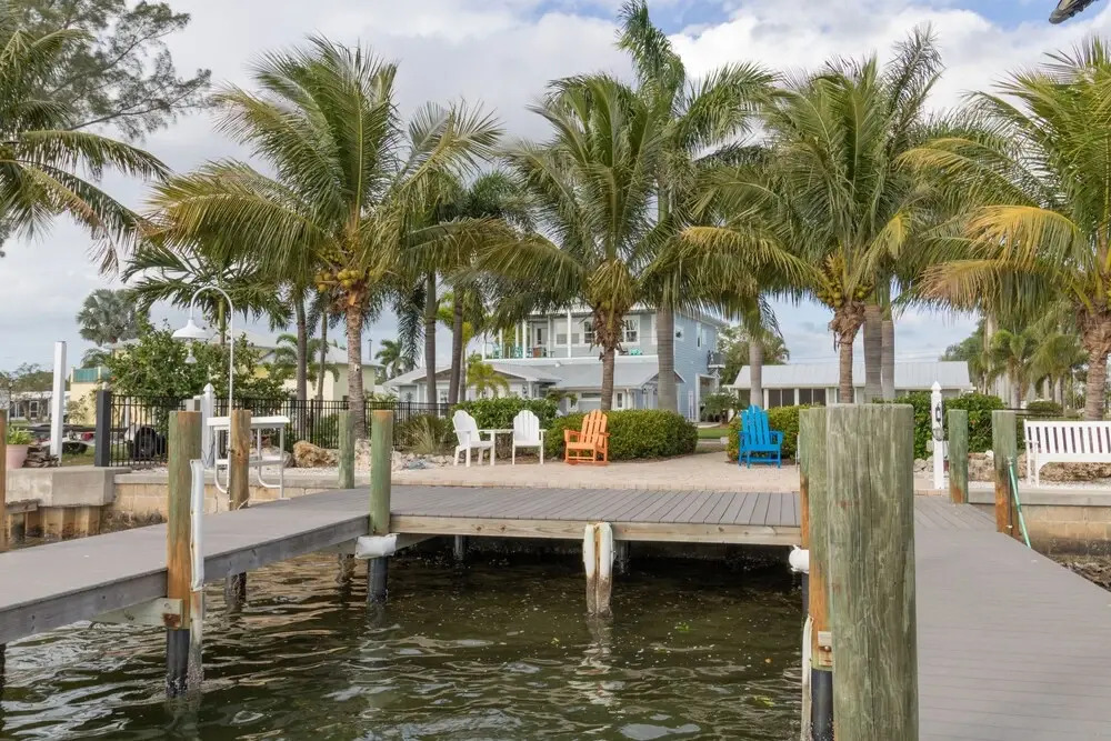 1 Bedroom Bay Front Villa Bring Your Boat Dock Space Available 1 Villa by Redawning