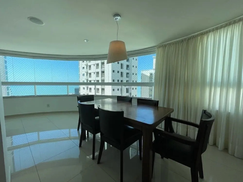 Amplo Apartamento Um Por Andar