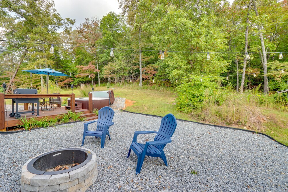 The Sunrise Cottage w/ Hot Tub, 3 Mi to Downtown