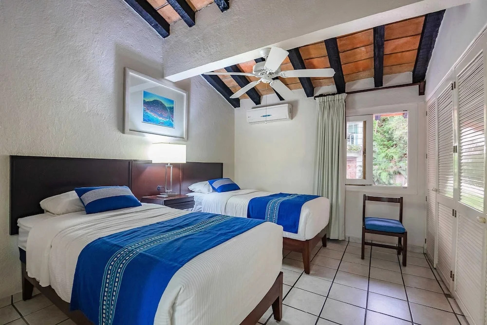 WIVC Alta Vista Condo - Stunning Views, Close to the Beach & Romantic Zone