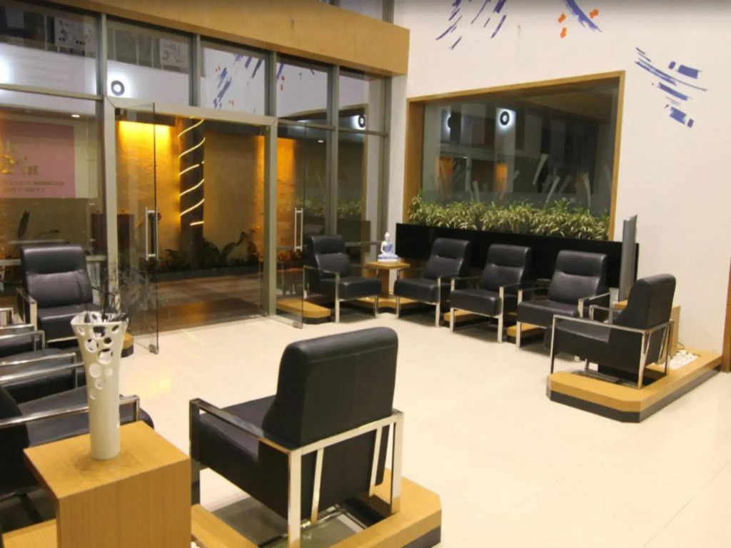 Hi 5 Hotel & Experience