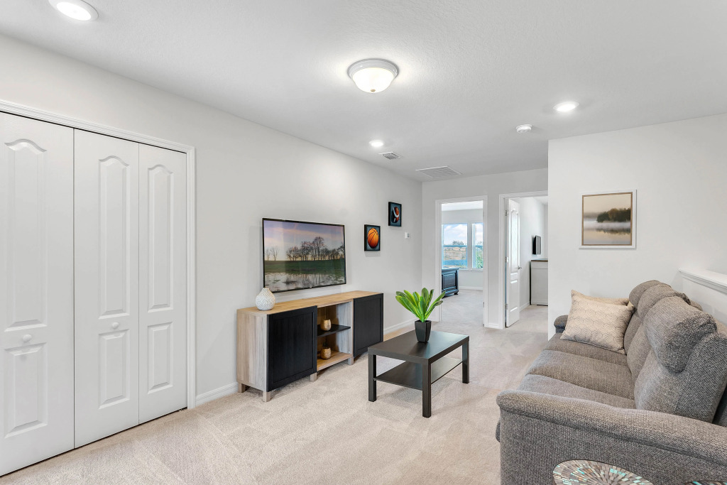 5 Bedrooms 4 Bathrooms Solterra 7436 Ol