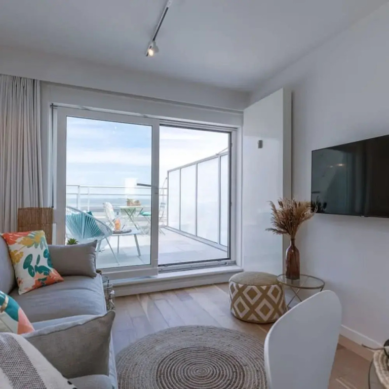 Stunning Studio With Sea-view on top Location