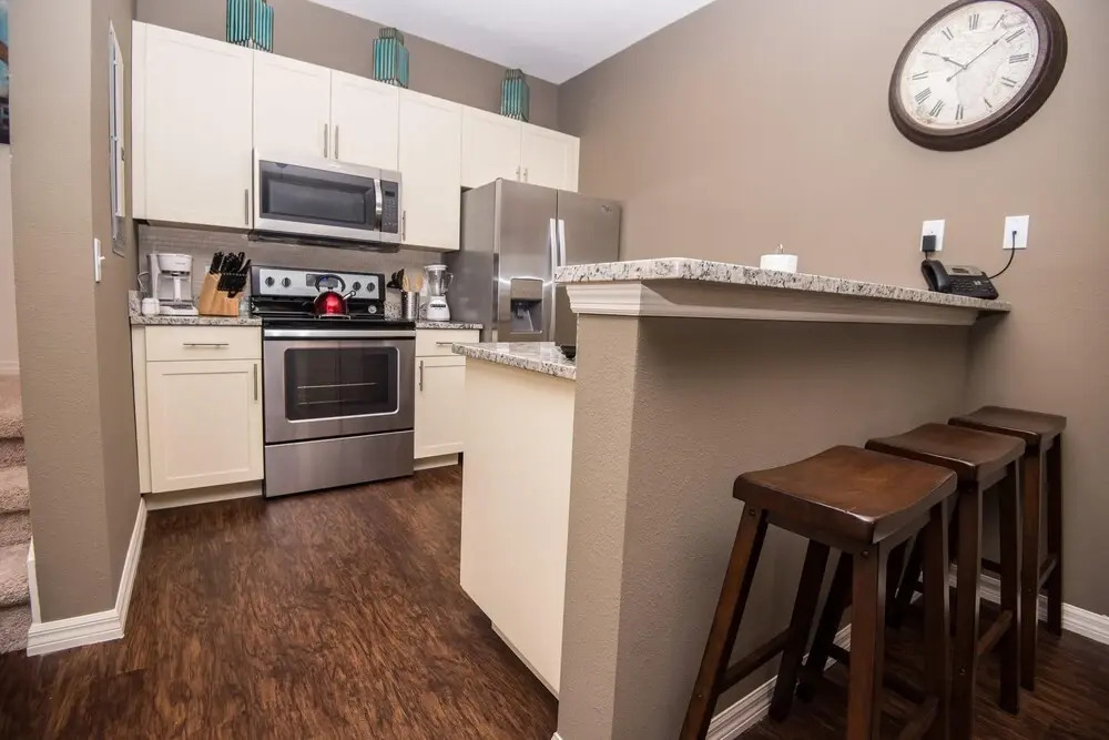 September Special at WL 3 Bed - 9-8972