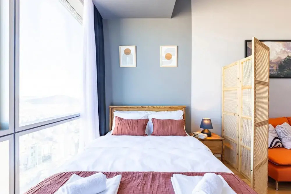 Studio Flat with Panoramic City View in Atasehir