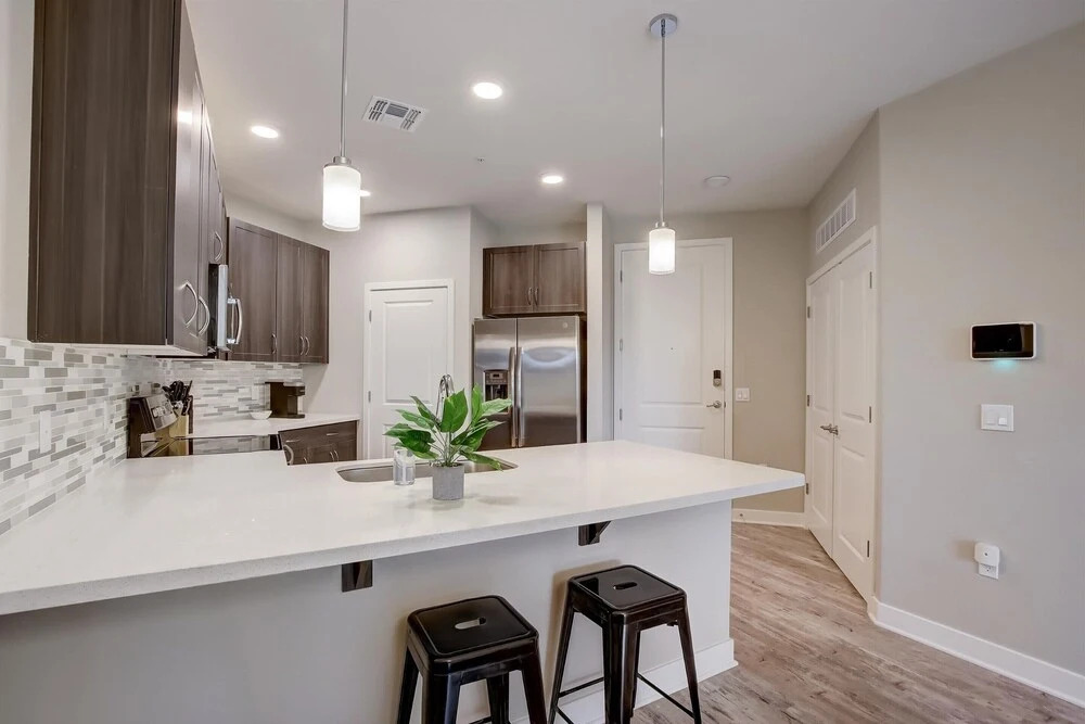 FRONTDESK Montreux Apts Northeast Phoenix