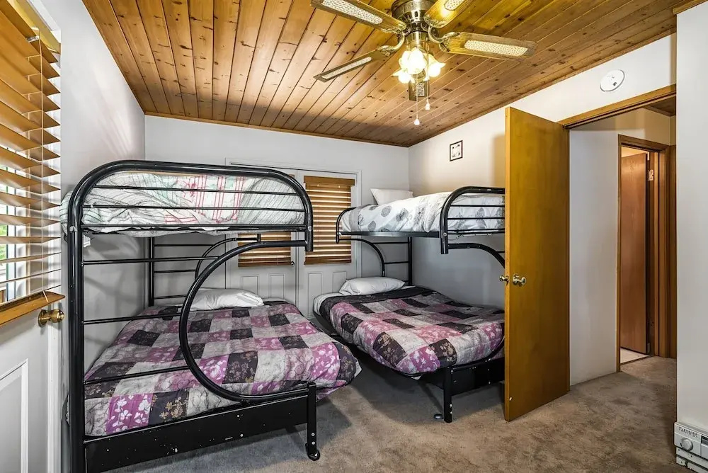 The Hideout - Pet Friendly - The Perfect Spot for a Relaxing Yosemite Vacation by Yosemite Region Resorts