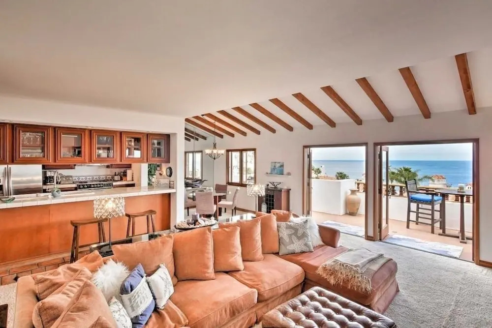 Ocean-view Hamilton Cove Oasis: Pool, Tennis & Gym 2 Bedroom Villa