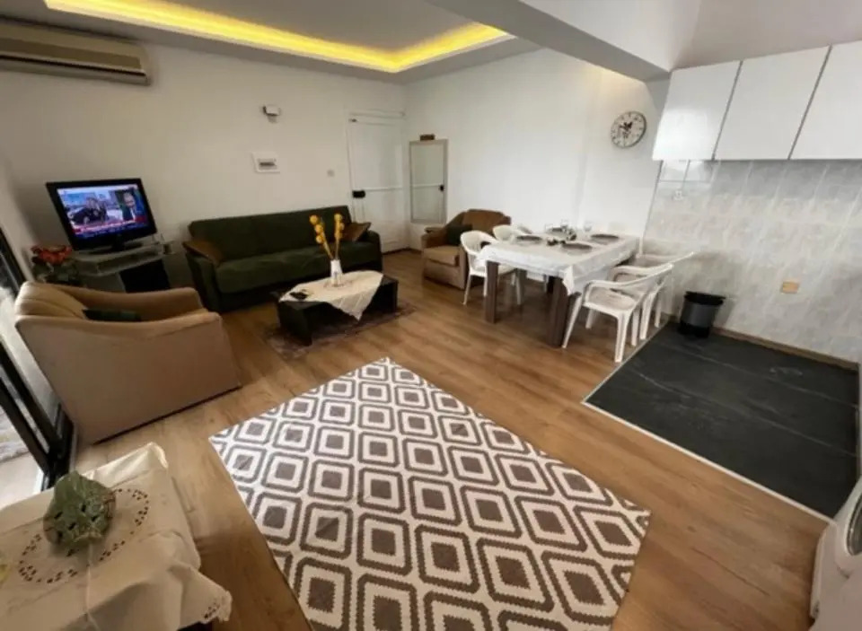Girne Center 3 rooms 150 m to Beach