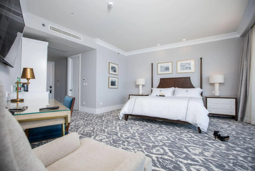 Royal Blue Hotel