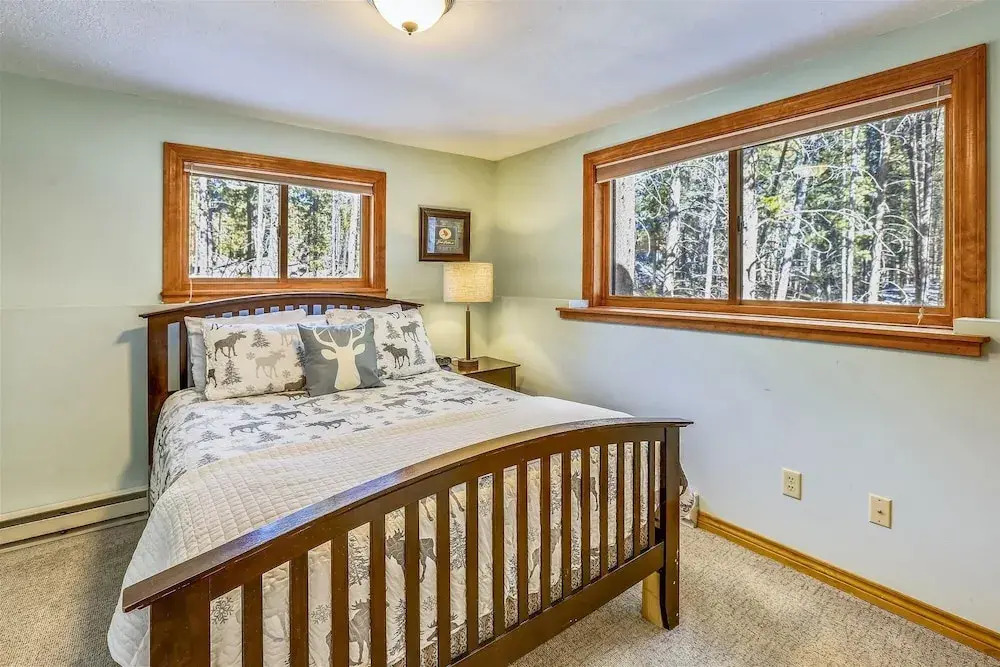 Wagon Wheel Retreat 4 Bedroom Home by RedAwning