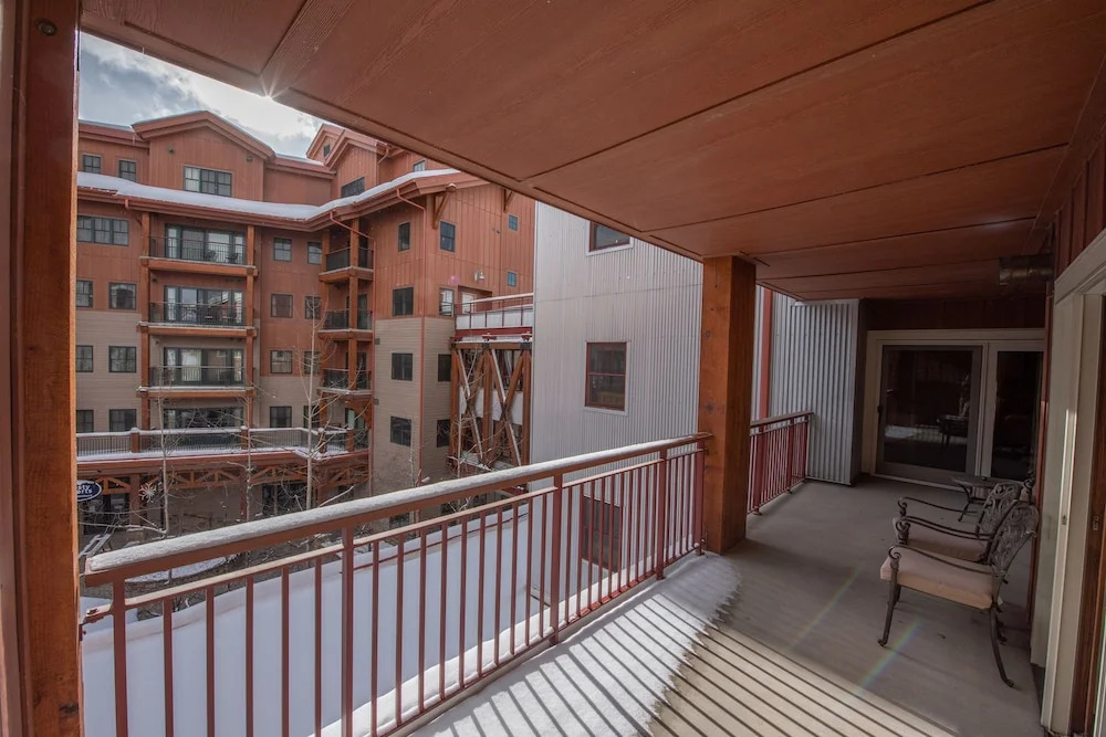 Top Floor 2 Bedroom Condo in Mountaineer Square