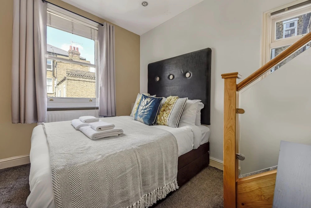 Spacious 2 Bed Flat Near High Street Kensington